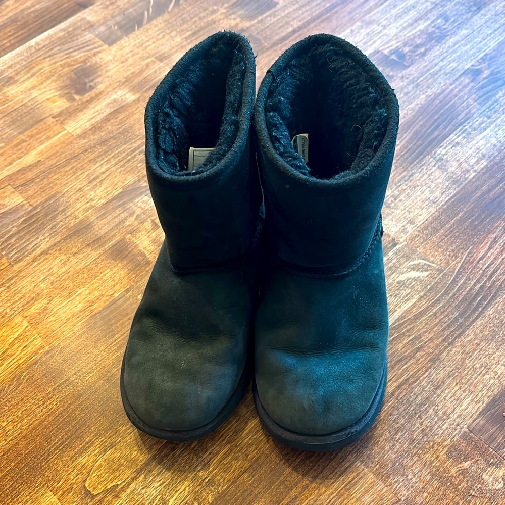 Girls 13 black Ugg classic boots